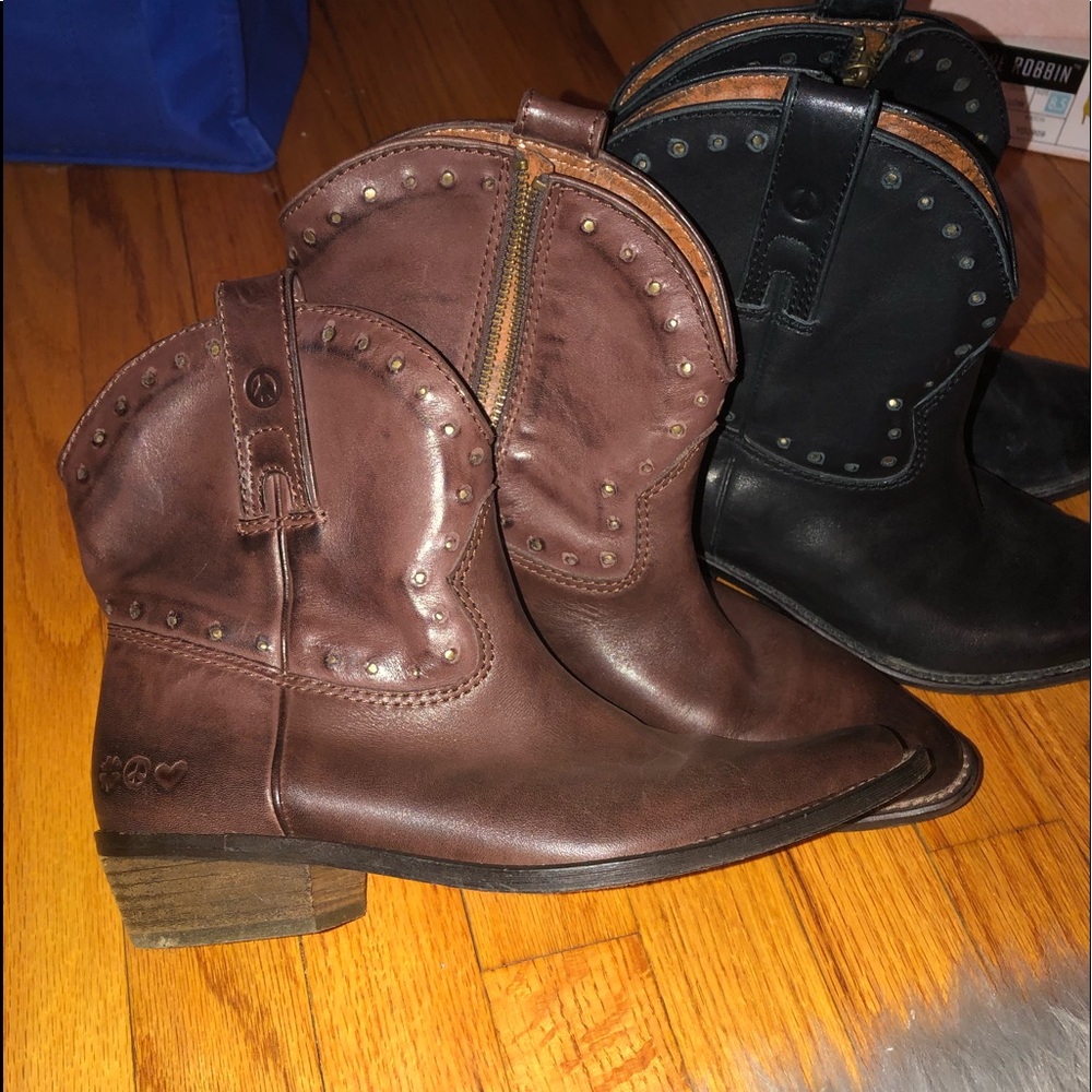 SOLD !!!!!!!    Leather Ankle Boots